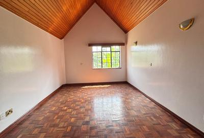5 Bed Villa with En Suite in Lavington - 3