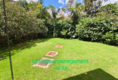 5 Bed Villa with En Suite at Lavington Green
