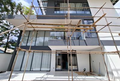 5 Bed Townhouse with En Suite in Lavington - 3