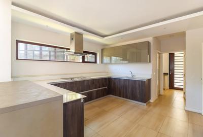 4 Bed Villa with En Suite in Lavington - 3