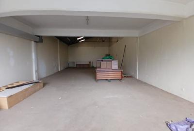 1,440 ft² Office with Parking in Industrial Area