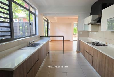 4 Bed House with Garden at Garden Estate - 2