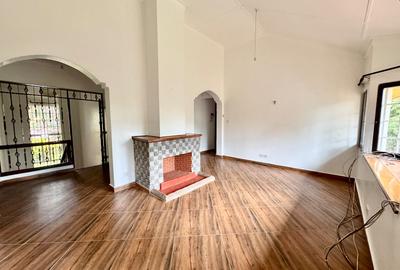 5 Bed House with En Suite at Rosslyn - 4