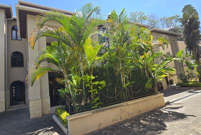 5 Bed House with En Suite at Lavington Green - 2