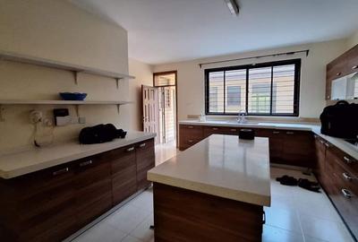 5 Bed Townhouse with En Suite at Lavington