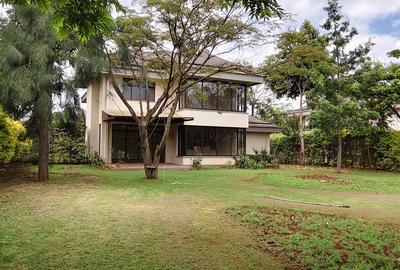 4 Bed House with En Suite at Ridgeways - 2