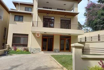 5 Bed Townhouse with En Suite at Lavington