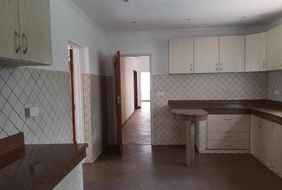 5 Bed House with En Suite at Lenana