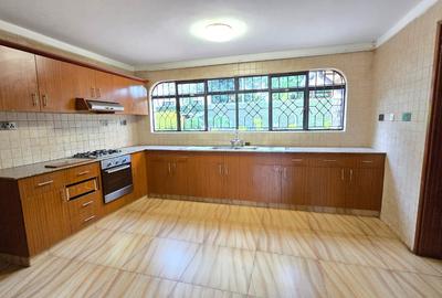 4 Bed House with En Suite in Runda
