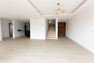 4 Bed Villa with En Suite at Two Rivers