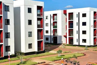2 Bed Apartment with Swimming Pool in Tatu City