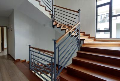 5 Bed Townhouse with En Suite in Lavington - 3