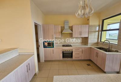 3 Bed Apartment with En Suite in Brookside - 4