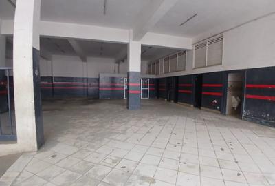 5,500 ft² Warehouse with Parking in Industrial Area - 3