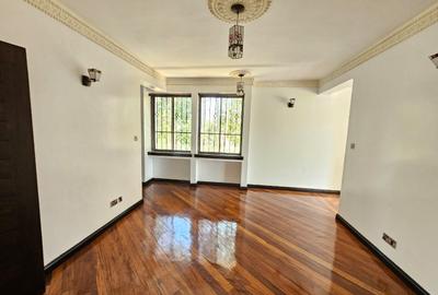 5 Bed House with En Suite in Runda - 4