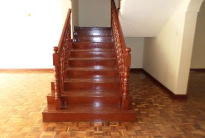 5 Bed Townhouse with En Suite at Lavington