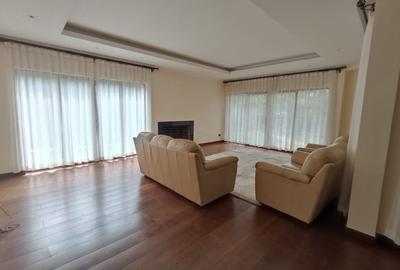 5 Bed Villa with En Suite in Lavington - 3