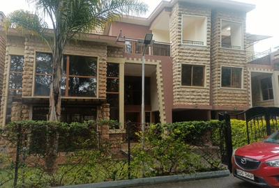 4 Bed Villa with En Suite in Lavington