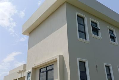 4 Bed Townhouse with En Suite at King'S Eood - 4