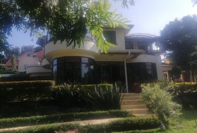 6 Bed House with En Suite in Karen