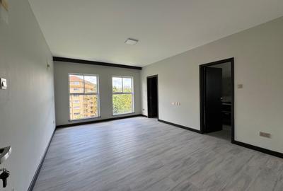 3 Bed Apartment with En Suite in Riverside