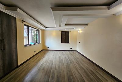 5 Bed House with En Suite in Lavington