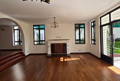 7 Bed House with En Suite in Runda - 3