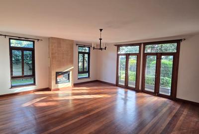 5 Bed Townhouse with En Suite in Lavington - 3