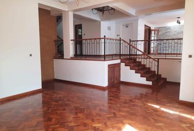 5 Bed Townhouse with En Suite at Riverside Drive