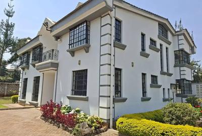 5 Bed House with En Suite at Elias Zagorreti