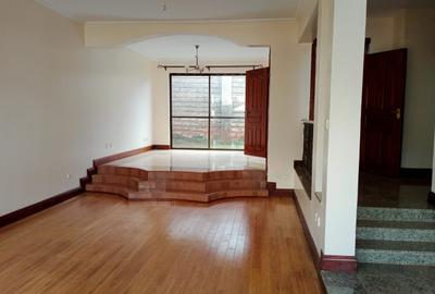 5 Bed Townhouse with En Suite in Brookside - 2