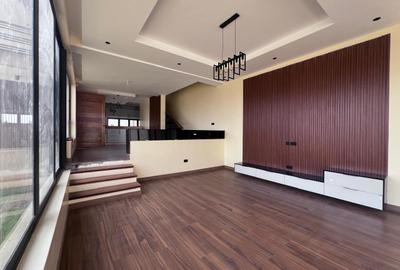 4 Bed House with En Suite in Membley - 2