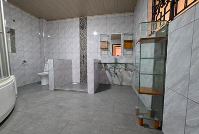 5 Bed House with En Suite in Kitisuru - 4