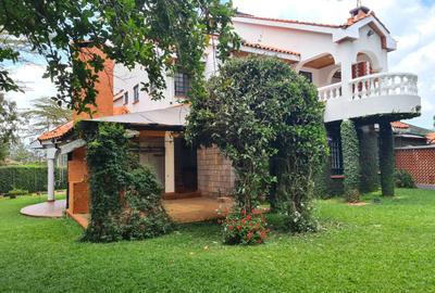 5 Bed House with En Suite in Runda