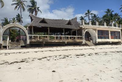 10 Bed Villa with En Suite at Central