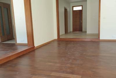 5 Bed Townhouse with En Suite in Lavington - 4