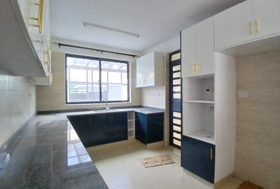 4 Bed Townhouse with En Suite at Lavington - 4