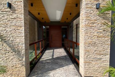 6 Bed House with En Suite at Runda Mumwe - 3