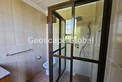 5 Bed House with En Suite in Runda