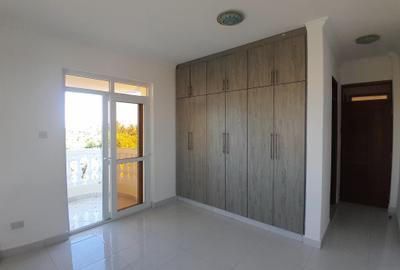 3 Bed Apartment with En Suite in Mtwapa - 2