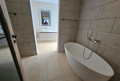 4 Bed House with En Suite in Runda - 4