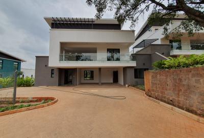 5 Bed Townhouse with En Suite in Kitisuru - 3