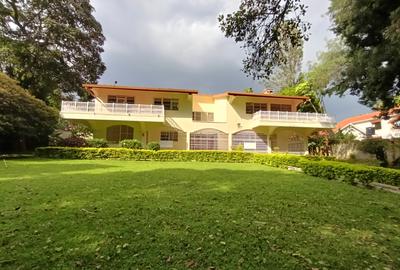 6 Bed House with En Suite in Nyari