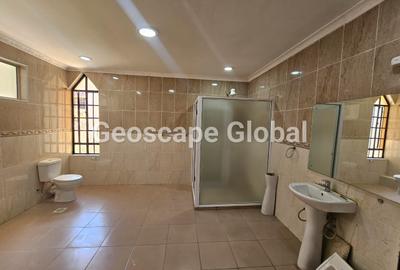 5 Bed Townhouse with En Suite in Kyuna