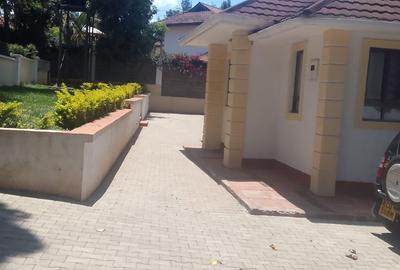 4 Bed House with En Suite in Runda