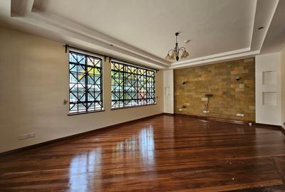 5 Bed Townhouse with En Suite in Lavington - 3