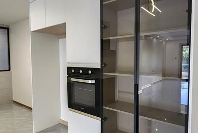 Serviced 3 Bed Apartment with En Suite at Riverside - 4