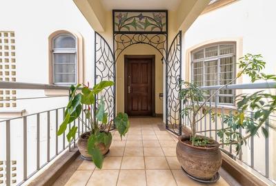 Serviced 3 Bed Apartment with En Suite in Riverside - 2