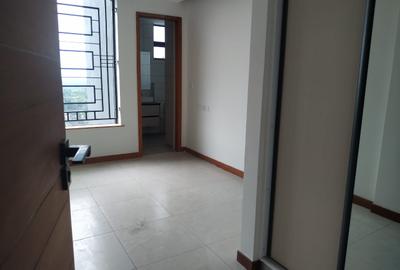 4 Bed Apartment with En Suite in Parklands - 4