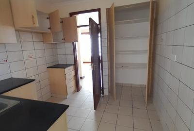 3 Bed Apartment with En Suite in Ruaka